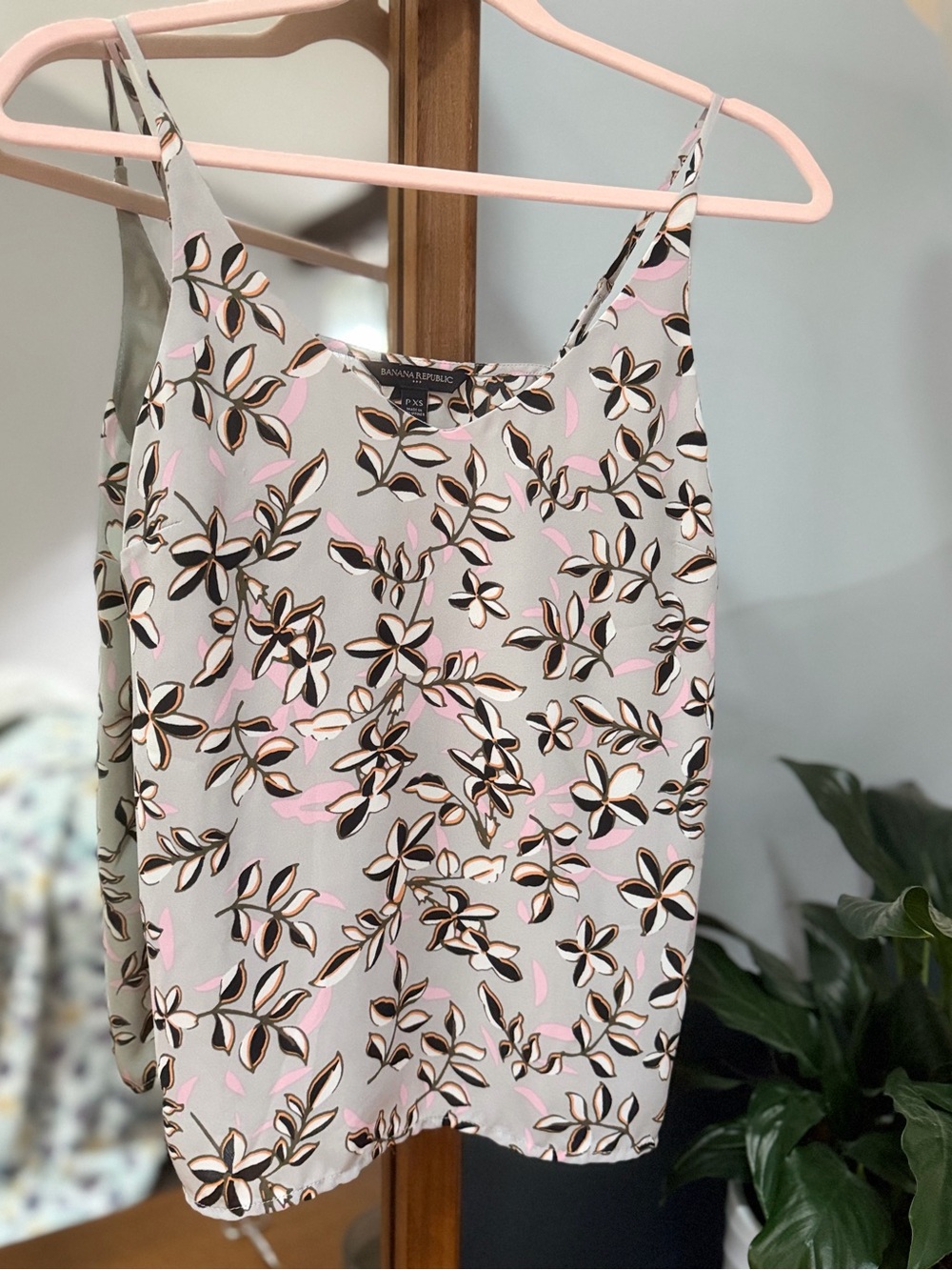 Banana Republic Pink Floral Silk Cami spaghetti strap top -tank - like new. XSP